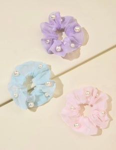 ‘PEARLY PASTEL’ scrunchie